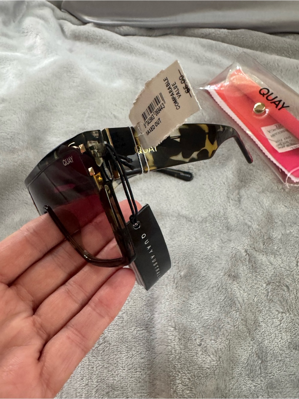 Quay Australia Comparable Oversized Shield Sunglasses Tortoise Gradient Lens NWT - Picture 3 of 8